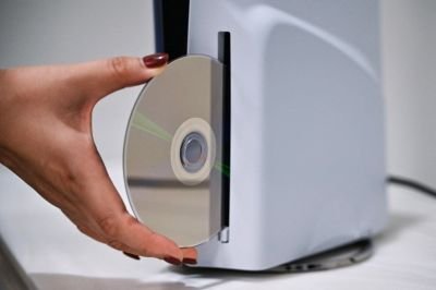Sony Not Budging On Ending PlayStation Discs In The Face Of Fan Protests: ‘We’re Going To Cautiously Move This Forward’