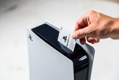 Jogos de PlayStation terão versão “física” para as lojas mas com um código digital no lugar do disco a partir de 2028