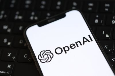 Briga entre Apple e OpenAI entra na Justiça por segredo comercial