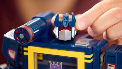 Amazon Knocks the LEGO Icons Transformers: Soundwave Set Down to a New All-Time Low Price