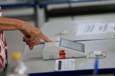 Eleições 2026: buscas no Google sobre multa eleitoral e venda de bebidas disparam